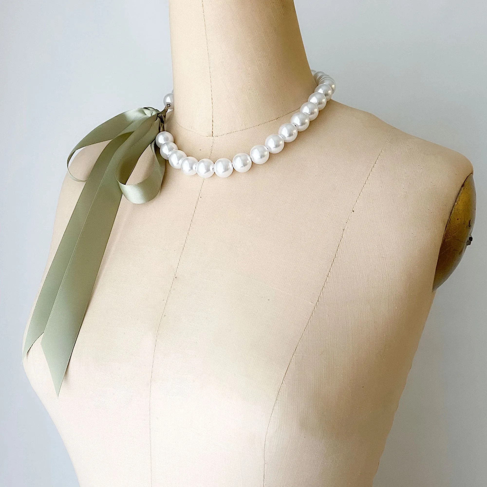 DOTTY sage green ribbon pearl necklace