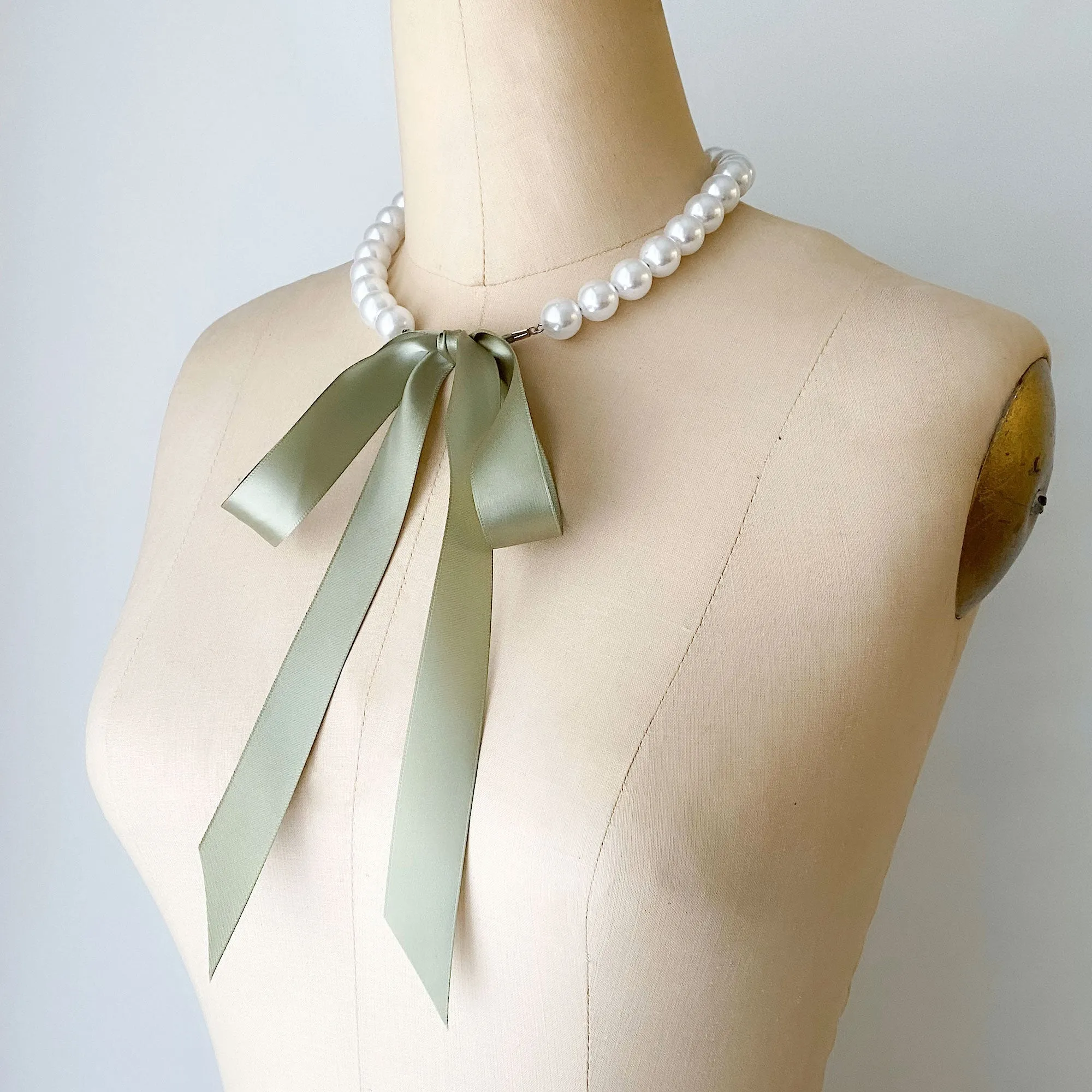 DOTTY sage green ribbon pearl necklace