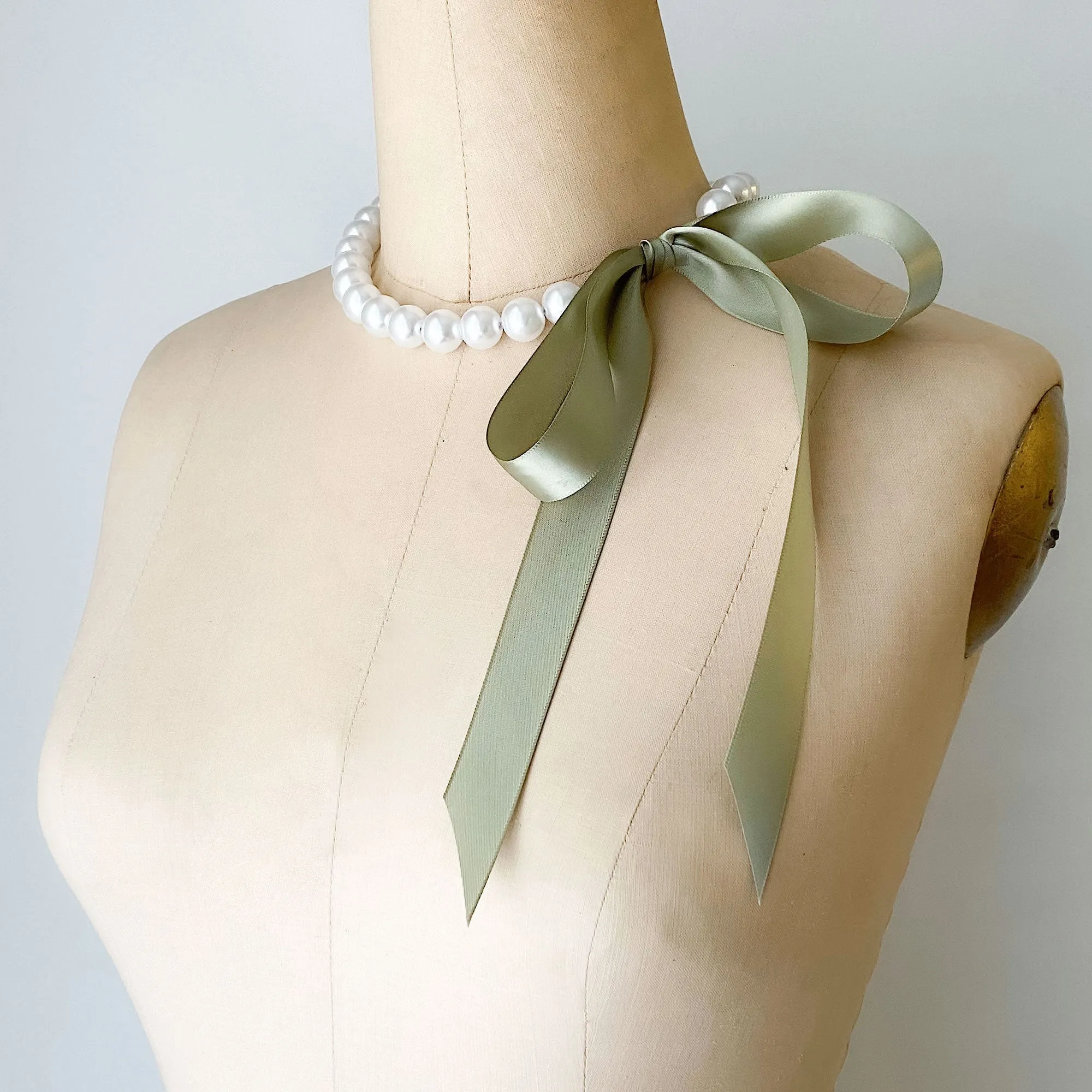 DOTTY sage green ribbon pearl necklace