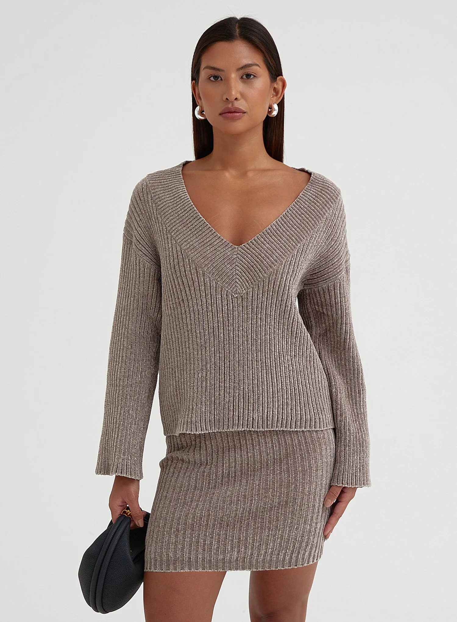 Mocha V Neck Knitted Jumper- Beavan