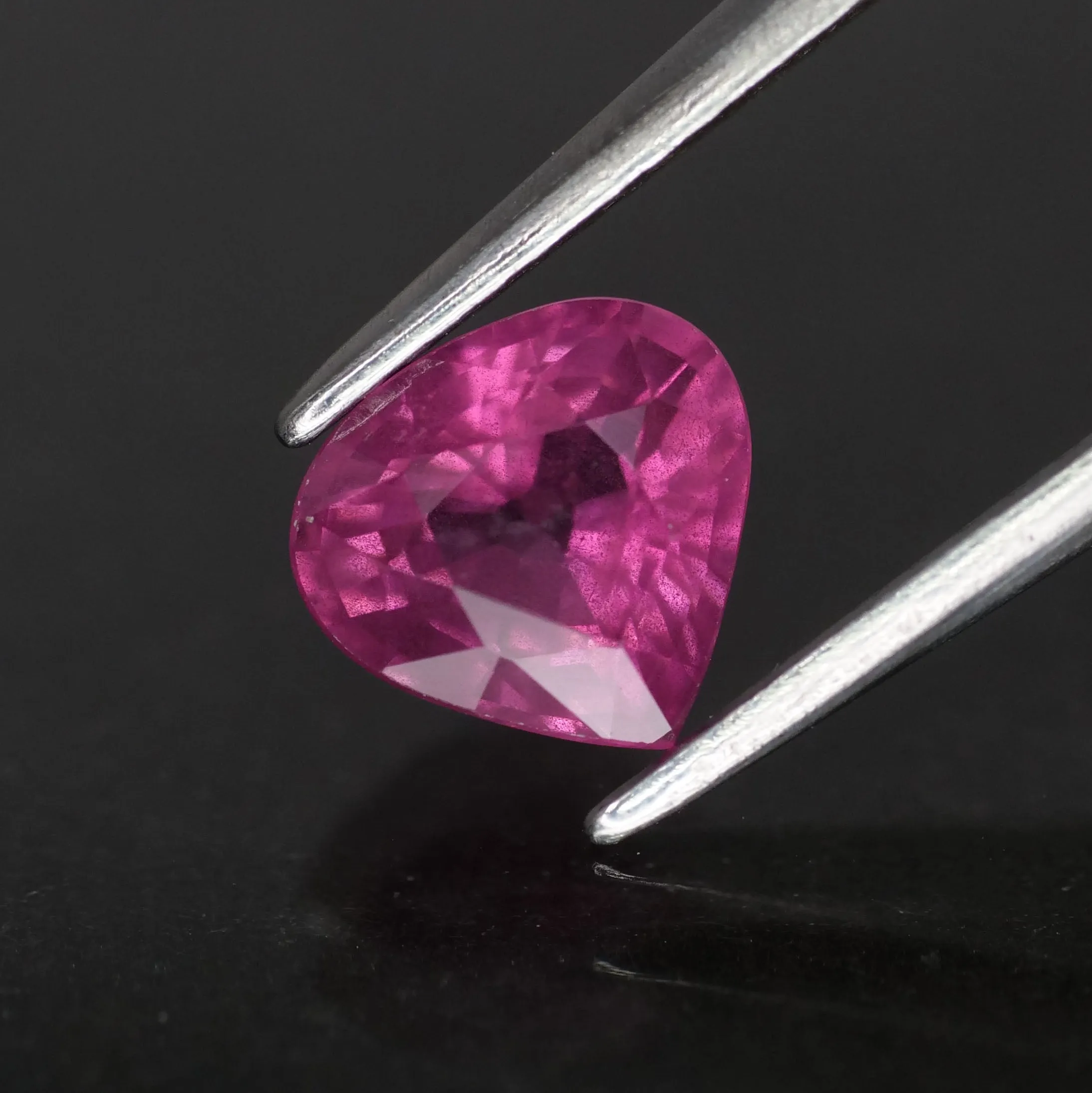 Purple Spinel | natural, pear cut 6.3x6 mm, VS, 1ct