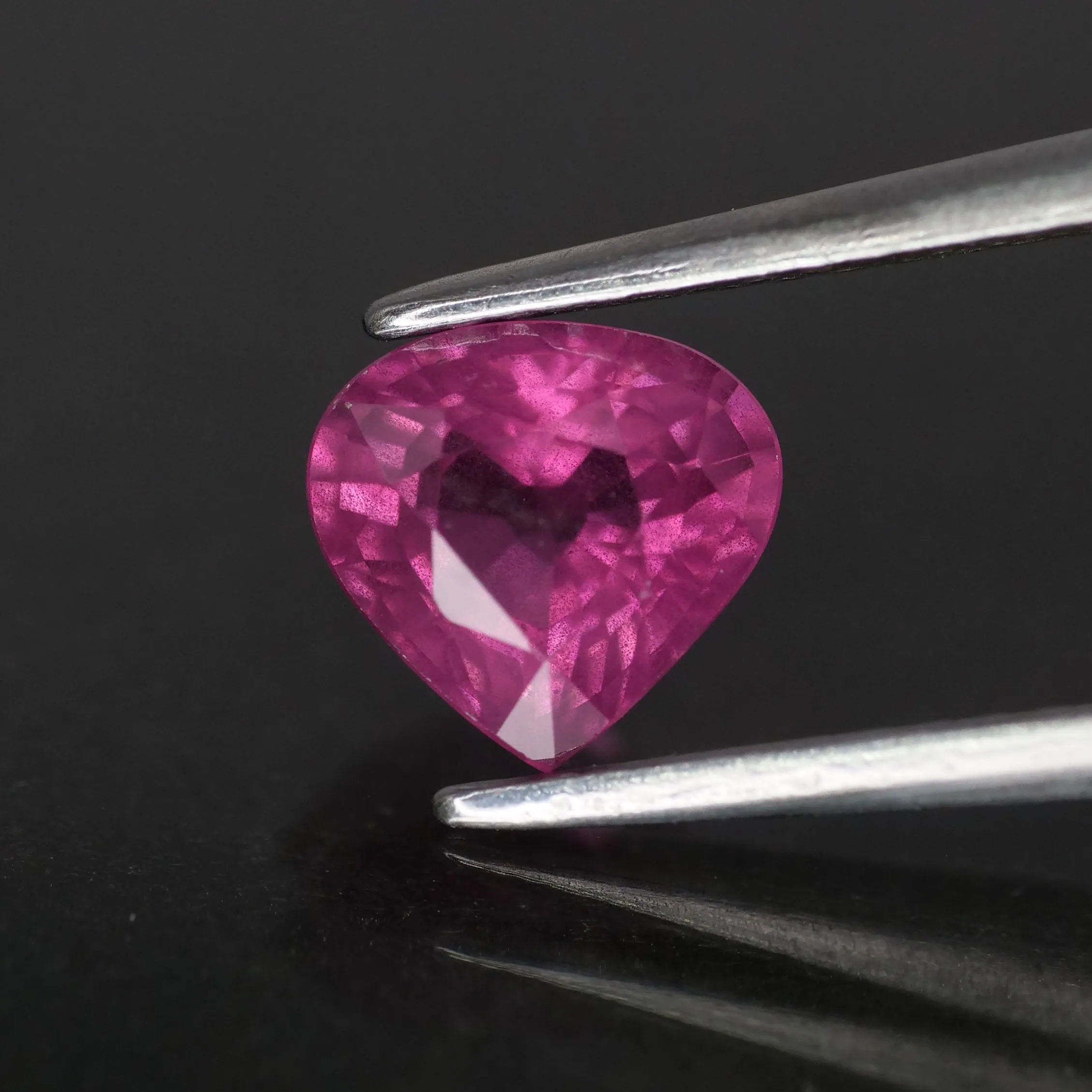 Purple Spinel | natural, pear cut 6.3x6 mm, VS, 1ct